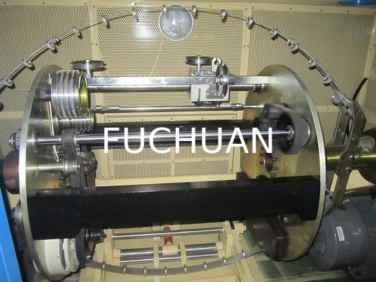 Funzionamento del touch screen della macchina per raggruppare la doppia torsione del filo rivestito d'argento